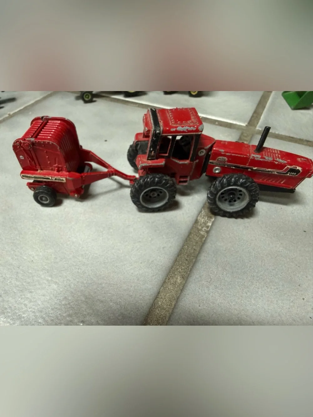Vintage ERTL 1/64 International Harvester 6388 2+2 Tractor with Round Baler